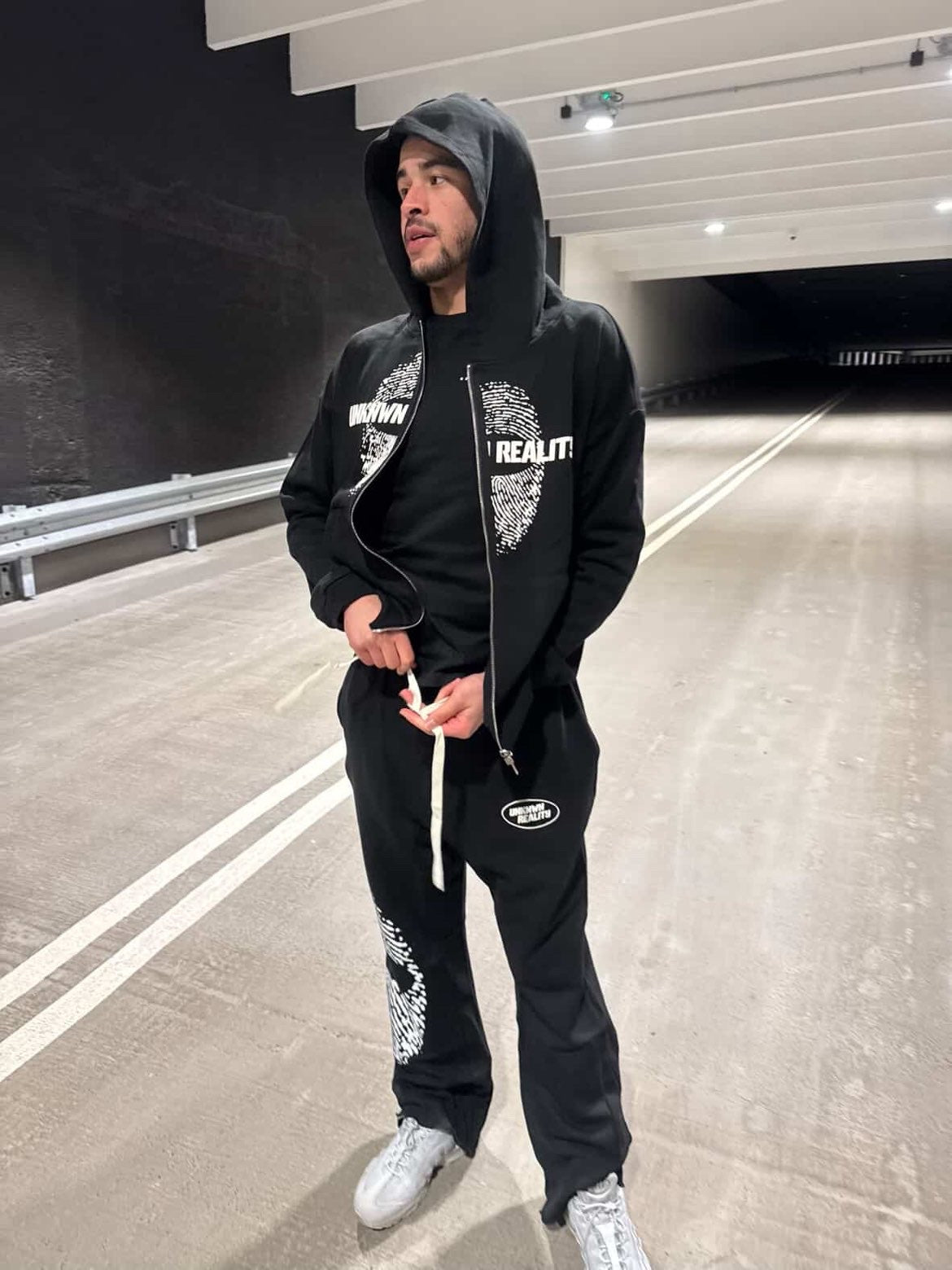 HEAVYWEIGHT BLACK HOODIE