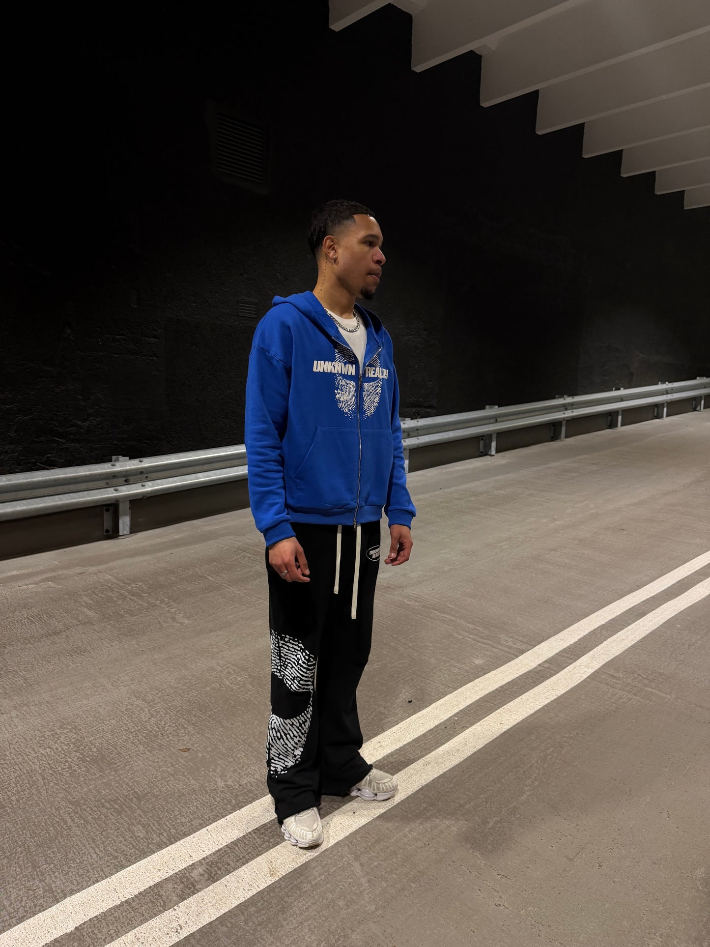 HEAVYWEIGHT BLACK JOGGERS